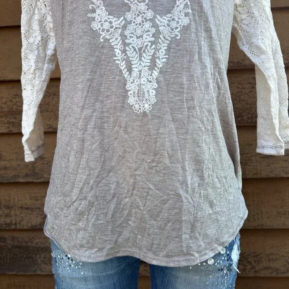 Womens XL MNK Lace Sleeve Top With Bull Skull Floral Design Beige & Cream Sheer - Picture 6 of 9